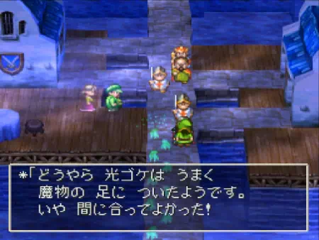 ひかりゴケを撒くと、魔物の足跡に合わせて道が光るようになりました!